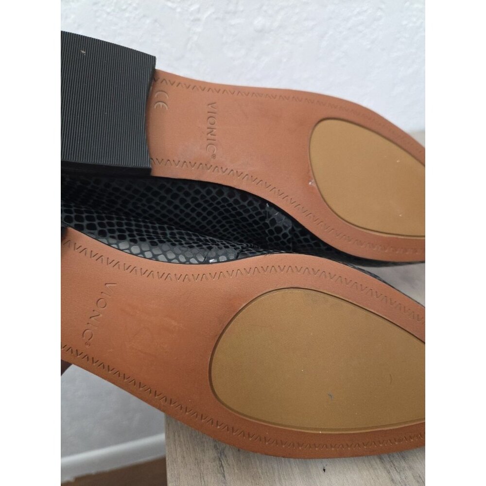 Vionic Zana Black Leather Lizard Loafers Size 8.5 - Picture 4 of 6
